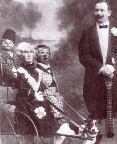 Illustration for article titled Vintage ventriloquism portraits were incredibly unnerving